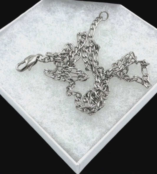 Classic Figaro Chain in 14K White Gold: Timeless style, Unisex – 22 inches